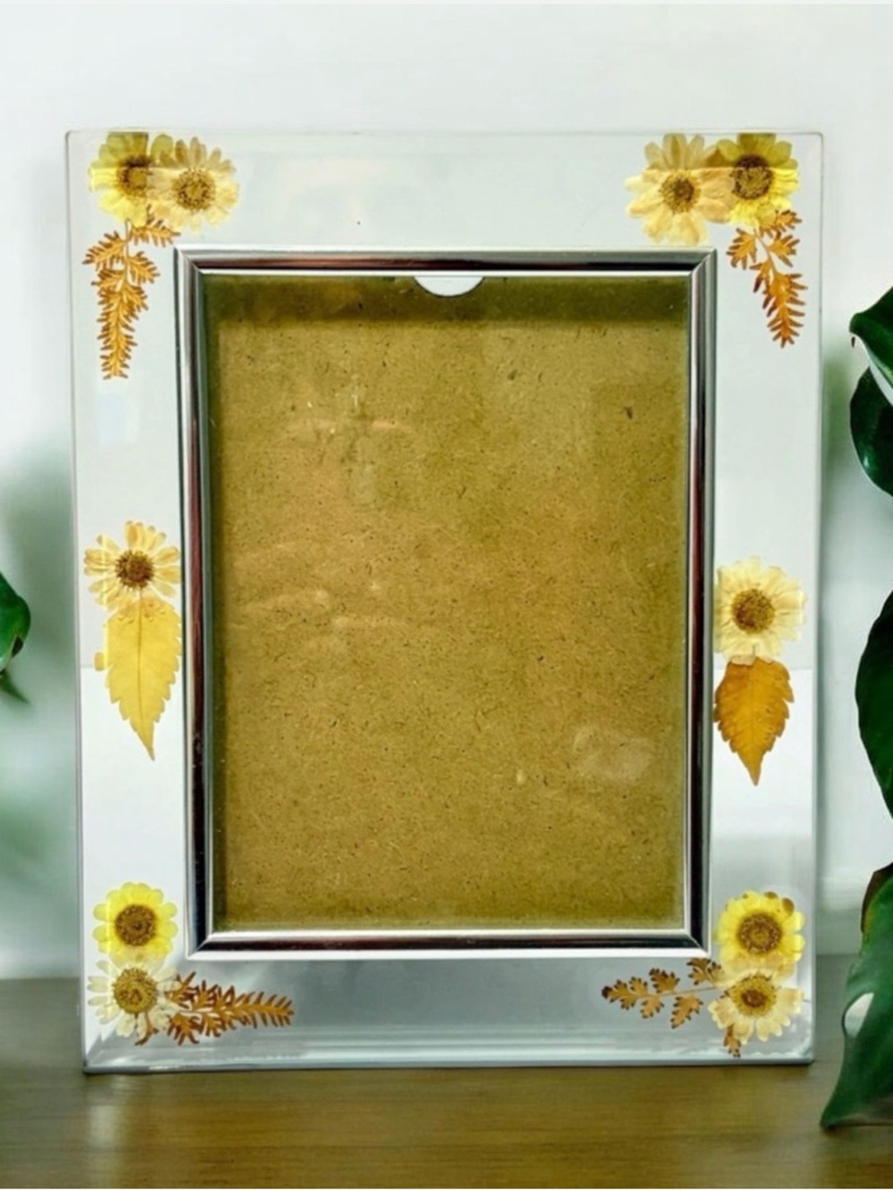 Pressed Flower Glass Photo Frame Yellow Daisy Fern Botanical 4x6 Tabletop Silver - Picture 2 of 16